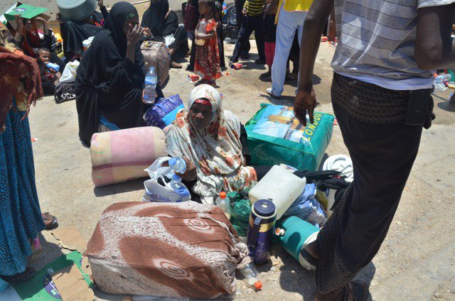 Over 1000 Somali refugees arrive in Somalia.
