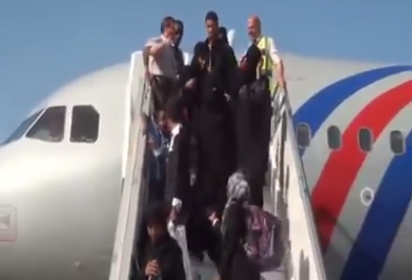 The frist Plane carrying Evacuees from Yemen arrives in Mogadishu.