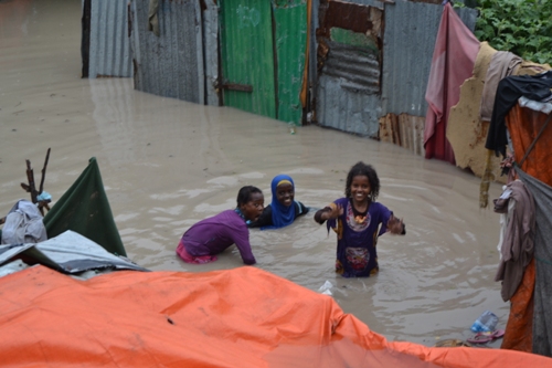 The raining in Mogadishu some others are suffering & some others are comfortable.