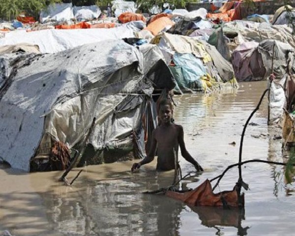 Heavy rain in ‪Mogadishu‬ in past 24 hrs. Those living in good houses are happy, IDPs are in this deprived situation.